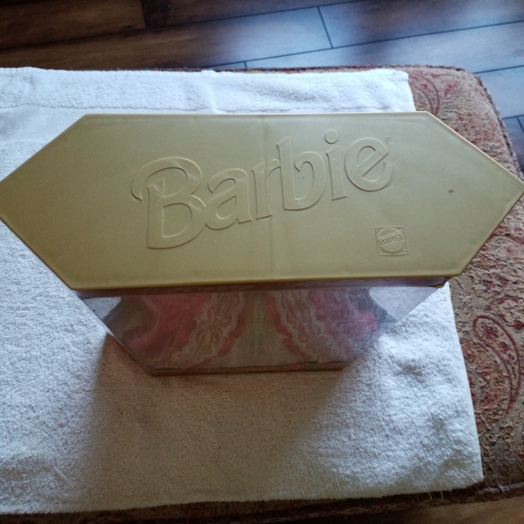 NIB 1997 Happy Holidays Barbie - Picture 11 of 12